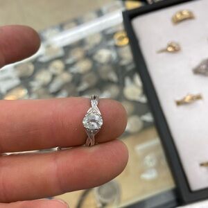 412993 10k aqua and diamonds ring